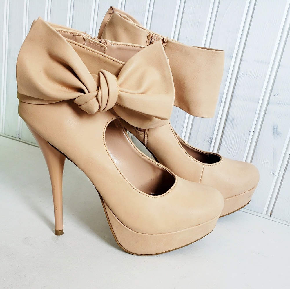 Ankle strap bow stilettos